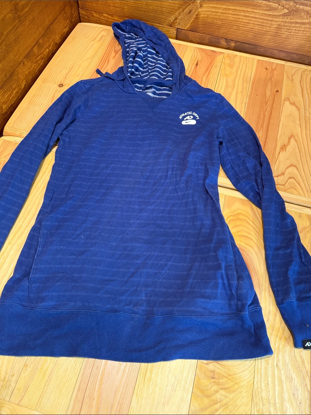 Nike Women's Navy Blue V-Neck Hooded Long Sleeve Shirt